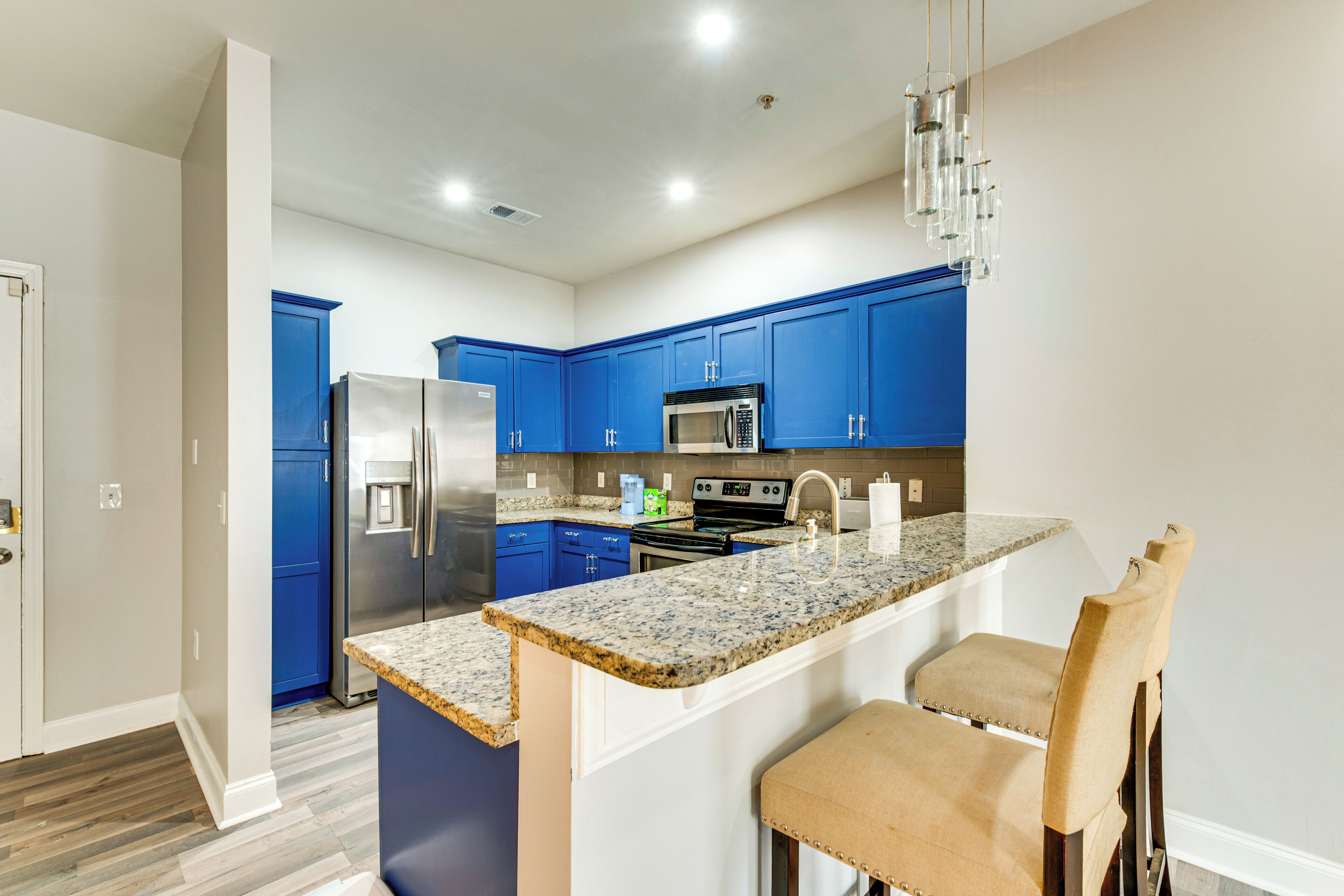 Fridge, microwave, stovetop, dishwasher