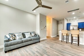 TV - Condo by MARTA: 10 Min Walk to World Cup Stadium (Atlanta)