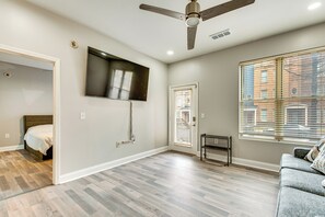 2 bedrooms, iron/ironing board, internet, bed sheets - Condo by MARTA: 10 Min Walk to World Cup Stadium (Atlanta)