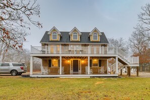 Exterior - Easy Coast Access! Elevated Martha’s Vineyard Stay (Vineyard Haven)