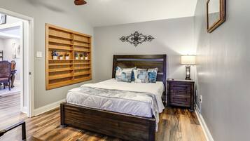 2 bedrooms, desk, iron/ironing board, internet