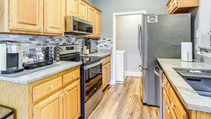 Coffee/tea maker, fridge, microwave, stovetop - 1/2 Mi to Hospitals: Updated Baton Rouge Stay (Baton Rouge)
