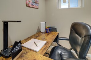 Interior - Remote-Work Hub! DC Unit 1 Mi to Rock Creek Park (Washington)