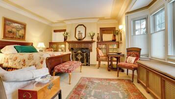 1 bedroom, desk, iron/ironing board, Internet