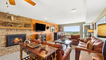 Smart TV, fireplace