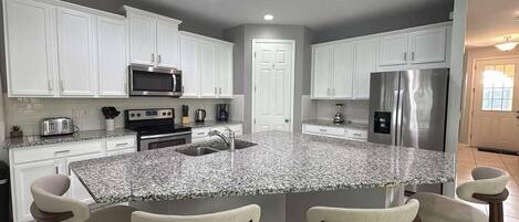 KĂŒhlschrank, Mikrowelle, Ofen, Herdplatte