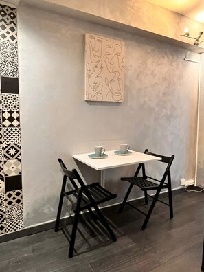 Dining - Paris 4U Studio (Paris)