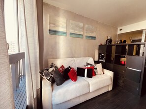 Living area - Paris 4U Studio (Paris)