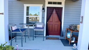 Outdoor dining - Entire Townhome Minutes from Beach and Airport (Yulee)