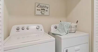 Entire Townhome Minutes from Beach and Airport