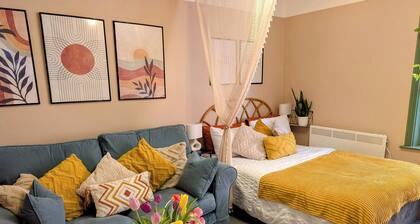 Peacehaven Retreat - 4 minutes from the beach!