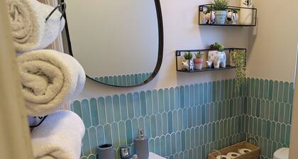 Peacehaven Retreat - 4 minutes from the beach!