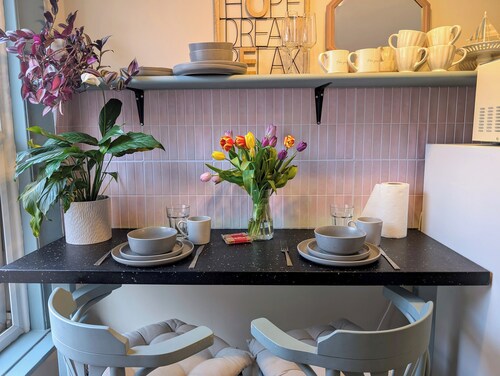 Peacehaven Retreat - 4 minutes from the beach!