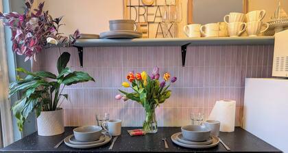 Peacehaven Retreat - 4 minutes from the beach!