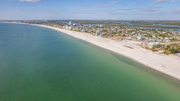 Beach nearby, sun loungers, beach towels
