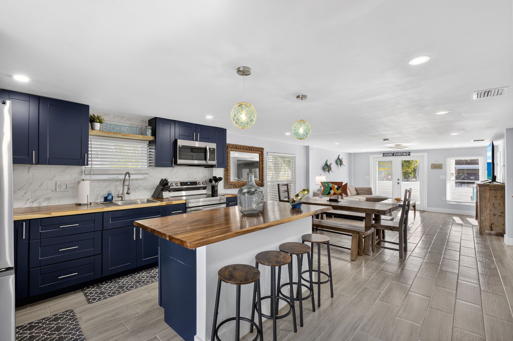 冰箱、微波炉、烤箱、炉灶