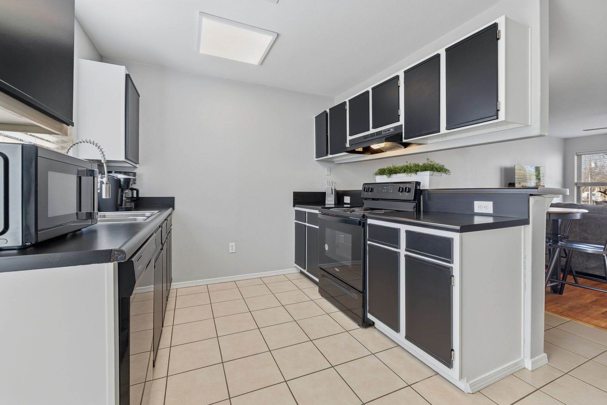 冰箱、微波炉、烤箱、炉灶