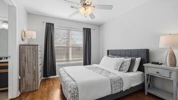 3 slaapkamers, een strijkplank/strijkijzer, wifi, beddengoed