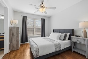 3 slaapkamers, een strijkplank/strijkijzer, wifi, beddengoed