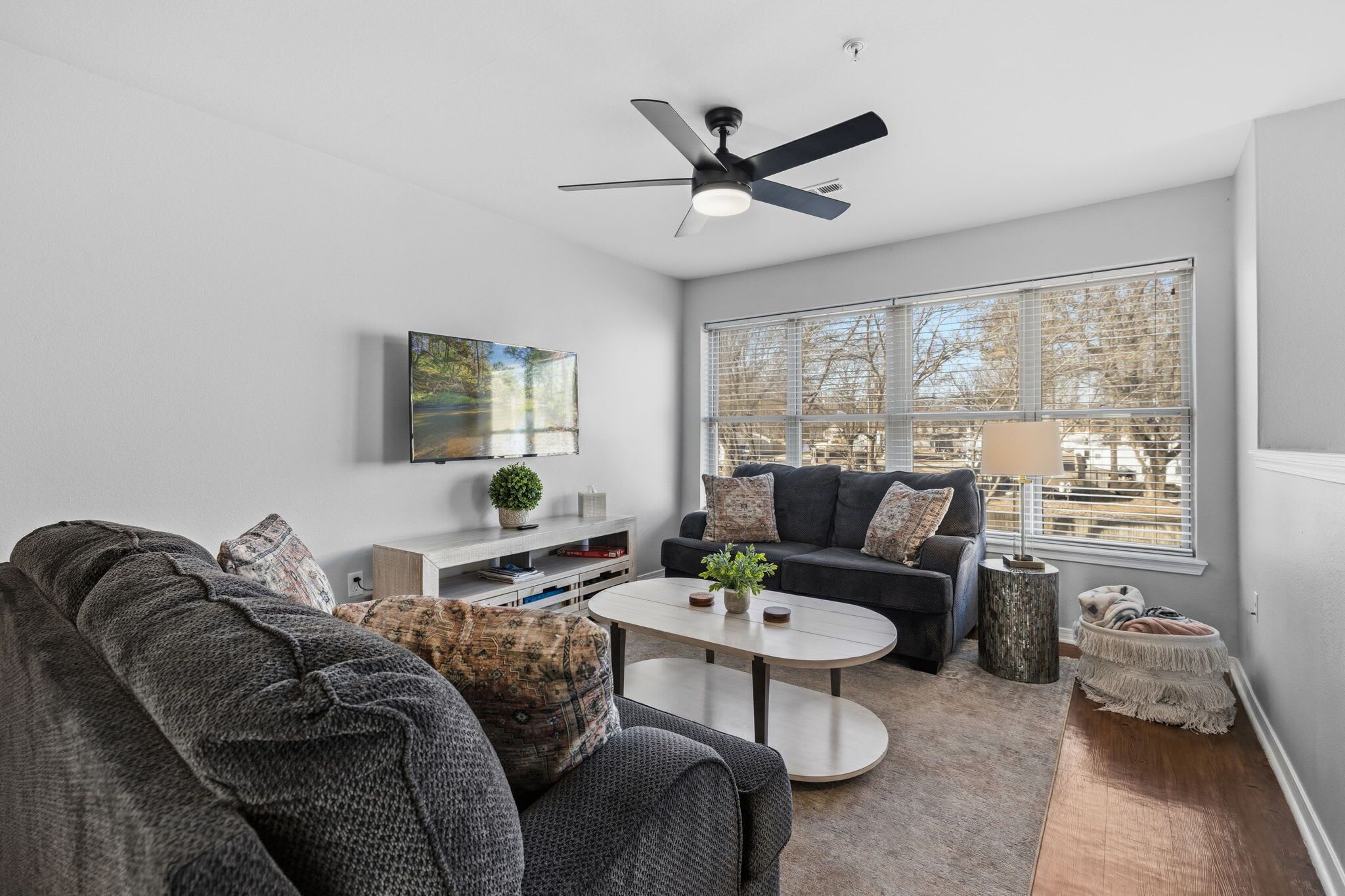 Een televisie en een kantoor