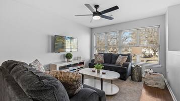 Een televisie en een kantoor