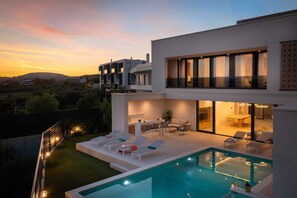 A heated pool - Luxury Villa Nikandra with Pool (Žrnovnica)