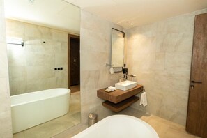 Superior Suite, Pool View | Bathroom - Ramla resort (Diryah)