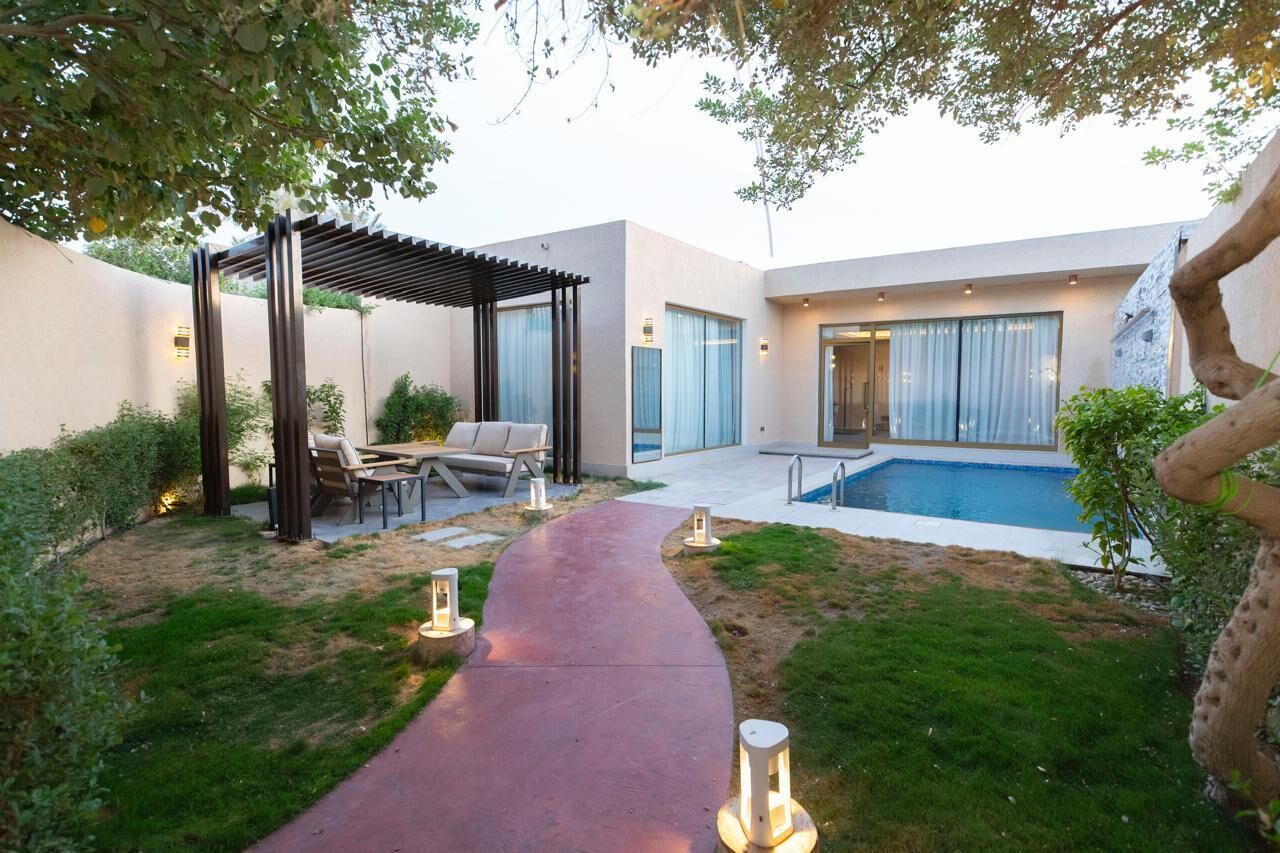 Deluxe-Suite, Terrasse, Poolblick | Pool | 10 Innenpools