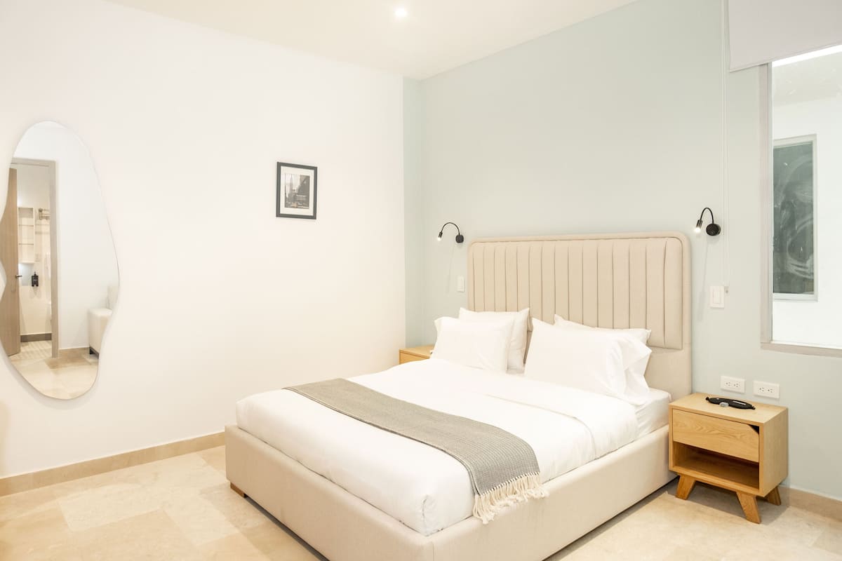 Apartment (607) | Iron/ironing board, WiFi (free), individually decorated