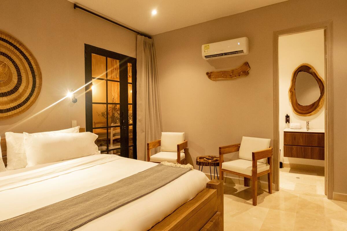 Apartment (510) | Iron/ironing board, WiFi (free), individually decorated