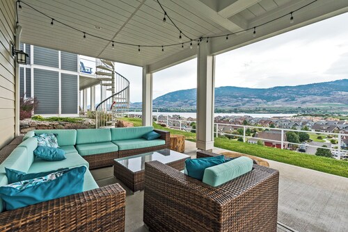 Private Hot Tub and Golf Cart at this 4 Bedroom Cottage on Osoyoos Lake