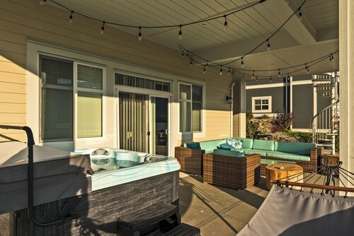 Private Hot Tub and Golf Cart at this 4 Bedroom Cottage on Osoyoos Lake