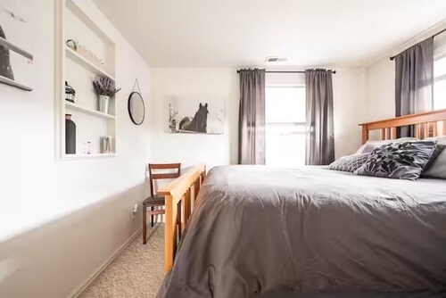 Enjoyable 2-bedroom cabin in enchanting Woodland Park getaway