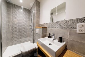 Hårtørrer, håndklæder, Toiletpapir