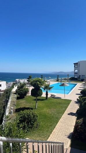 Outdoor pool - La Belle Vue SPA JACUZZI, SEA & MONTAGE (Cabo Negro)