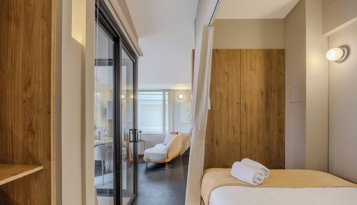 1 habitación, tabla de planchar con plancha, wifi y ropa de cama 