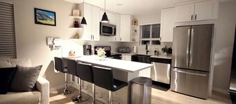 Modern Private 2BR Guest House. 10-Min Drive to Downtown Denver. W&D+Parking