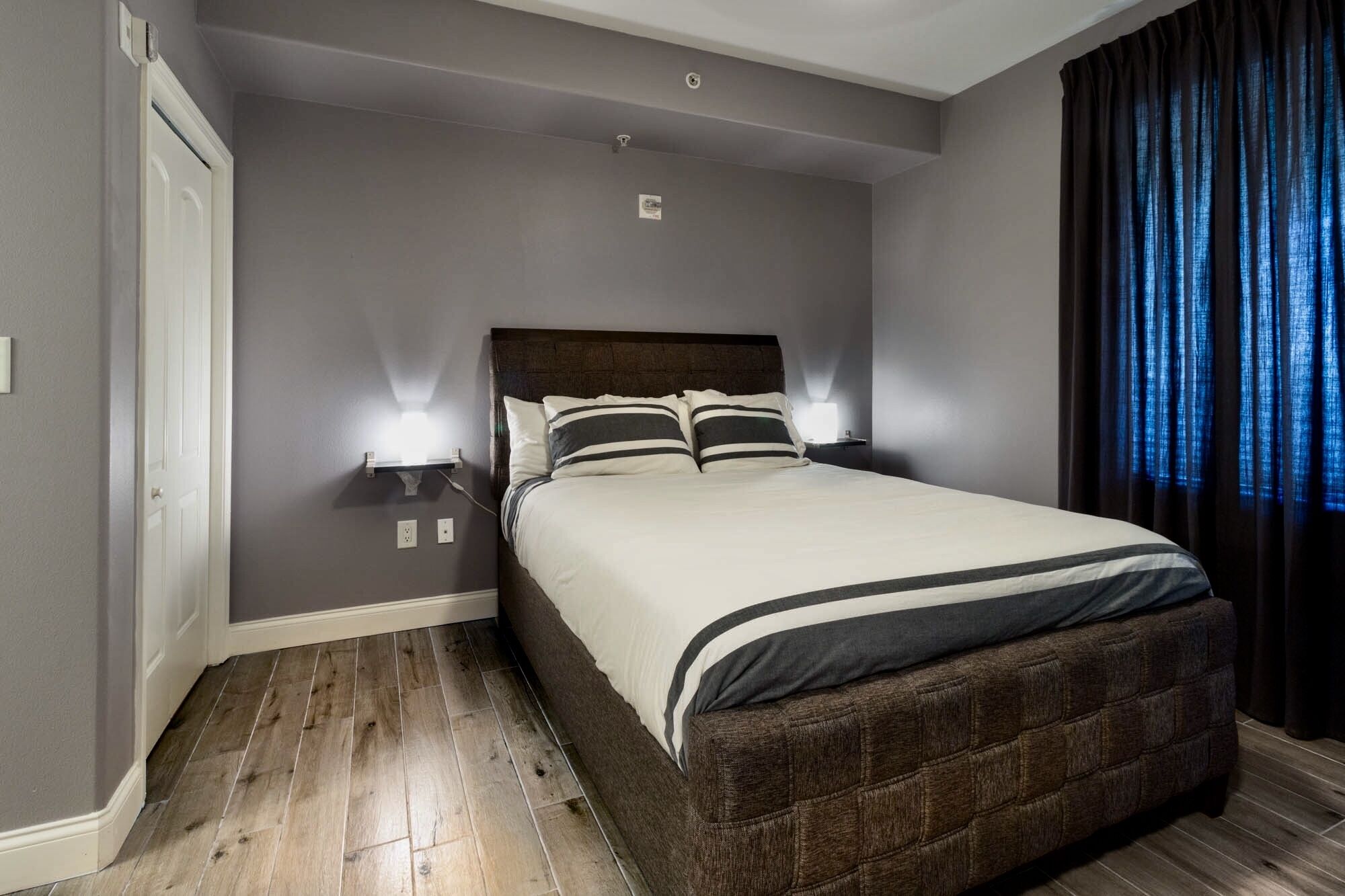 1 habitación, tabla de planchar con plancha, wifi y ropa de cama 