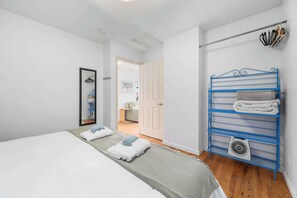 8 Schlafzimmer, Bügeleisen/Bügelbrett, Reisekinderbett, WLAN