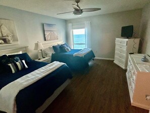 2 bedrooms, iron/ironing board, WiFi, bed sheets - Your Gulf Front Getaway Starts Here (Clearwater)