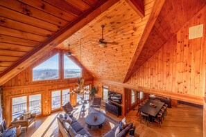 TV, fireplace - Private Mountain Estate• Pool/Spa • Pickleball • Par-3 Golf• Firepit (Bradford)