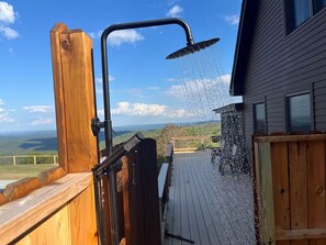 Property grounds - Private Mountain Estate• Pool/Spa • Pickleball • Par-3 Golf• Firepit (Bradford)