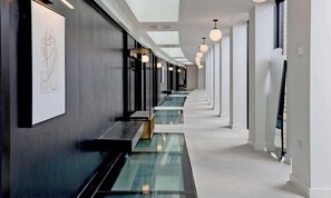 Interior - Luxury Mews Court, w/ AC (Greater London)