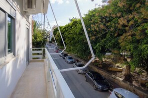 Property grounds - Leda’s Nea Chora Flat - Near Beach & Old Port (Chania)