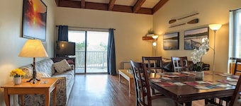 Spacious Cedar Lodge Condo with Private Balcony