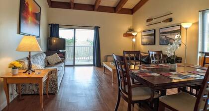 Spacious Cedar Lodge Condo with Private Balcony