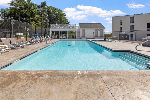 Spacious Cedar Lodge Condo with Private Balcony & Lake Views