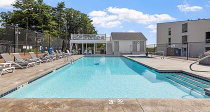 Spacious Cedar Lodge Condo with Private Balcony & Lake Views