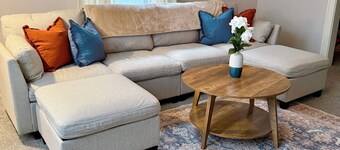 Lovely 2-bedroom apartment in historic Fort Madison Park-to-Park district