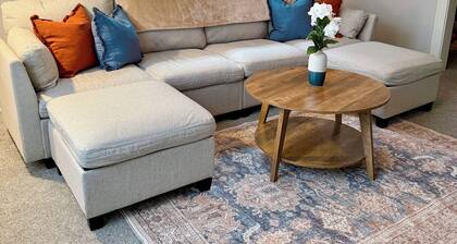 Lovely 2-bedroom apartment in historic Fort Madison Park-to-Park district